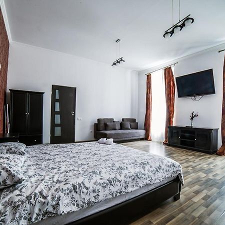 Central Studio Bnb Брашов Екстериор снимка