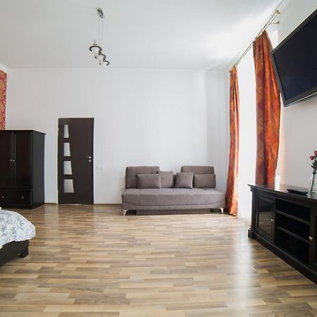 Central Studio Bnb Брашов Екстериор снимка