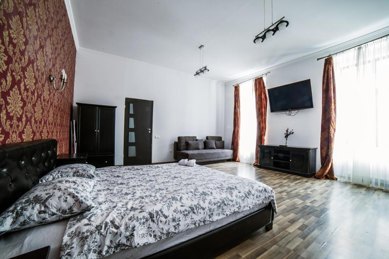 Central Studio Bnb Брашов Екстериор снимка