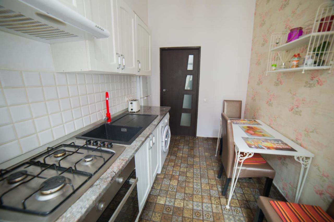 Central Studio Bnb Брашов Екстериор снимка