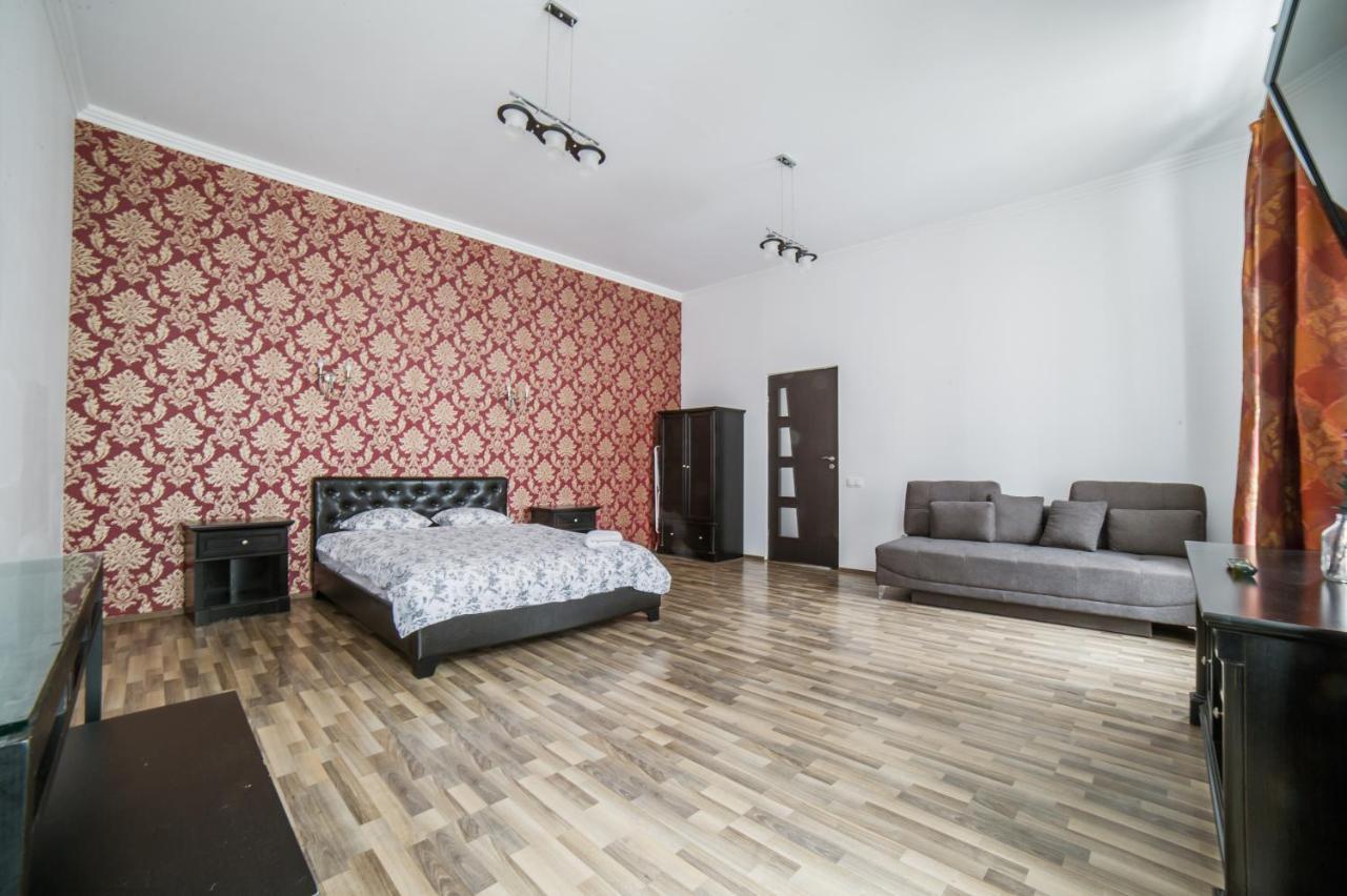 Central Studio Bnb Брашов Екстериор снимка