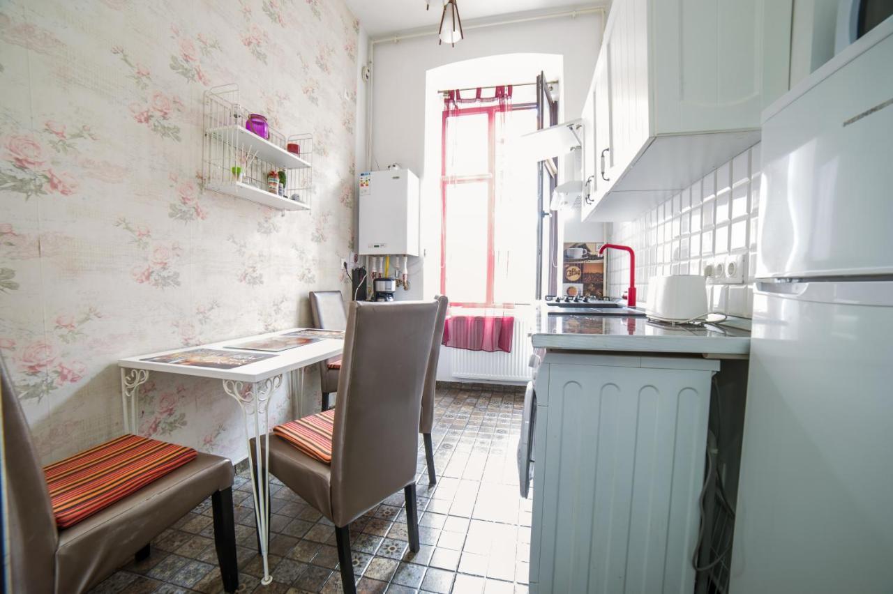 Central Studio Bnb Брашов Екстериор снимка