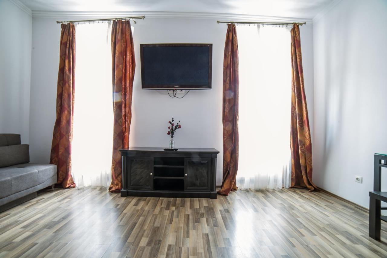 Central Studio Bnb Брашов Екстериор снимка